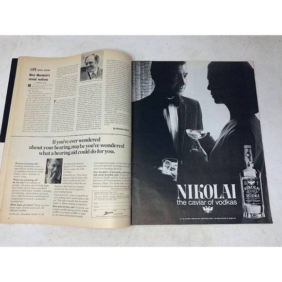 Vintage LIFE Magazine - Battle of the Champs - Backstage with Ali and Frazier - - Picture 11 of 16